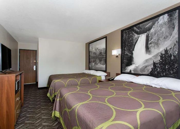 Super 8 By Wyndham Motel