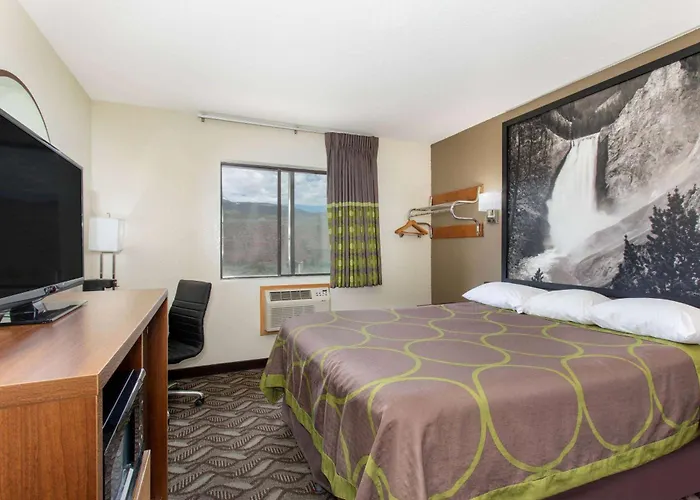 Super 8 By Wyndham Motel