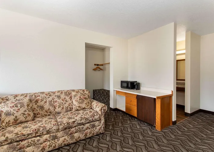 Super 8 By Wyndham Dubois