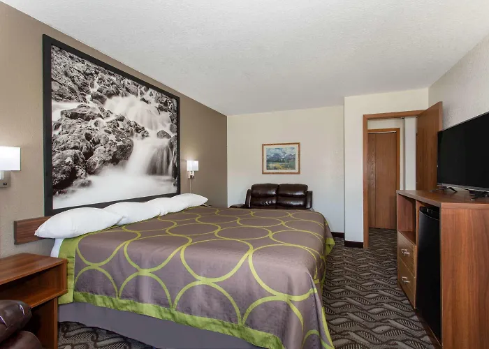 Super 8 By Wyndham Motel